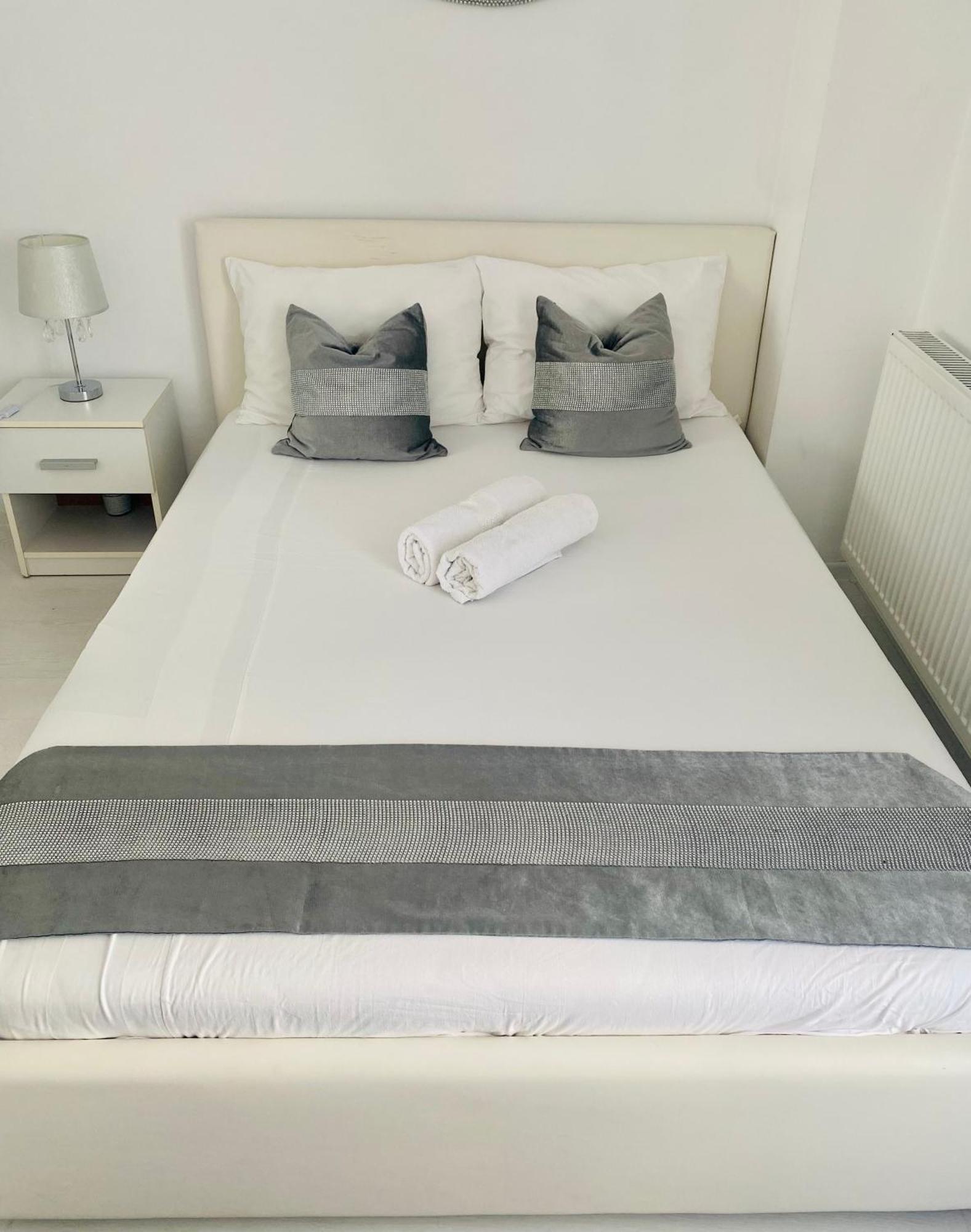 White Luxury Apartment Sibiu Exterior foto